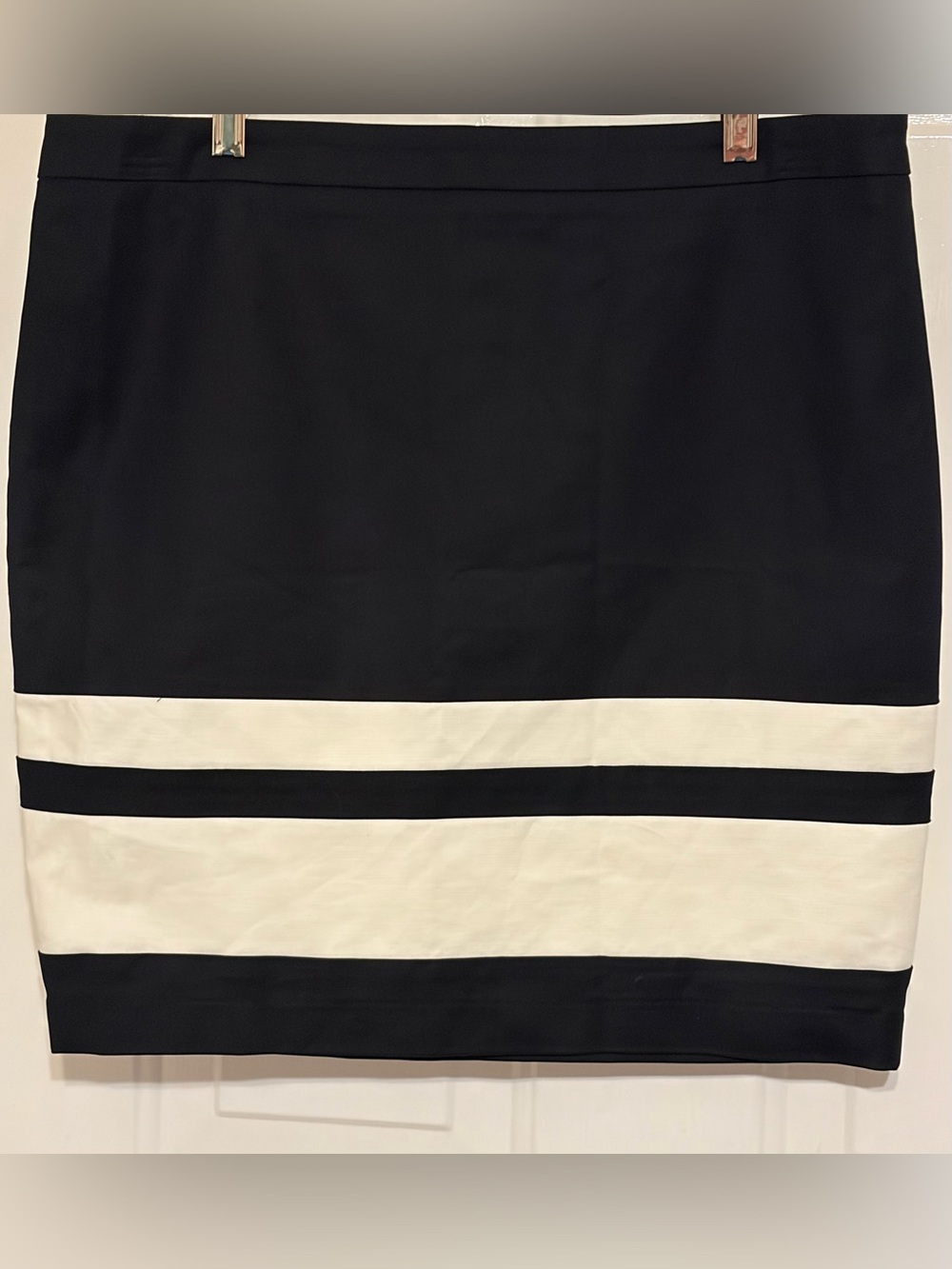 Cynthia Rowley Women's Classic Clean-Lined Black and White Pencil Skirt Size 10